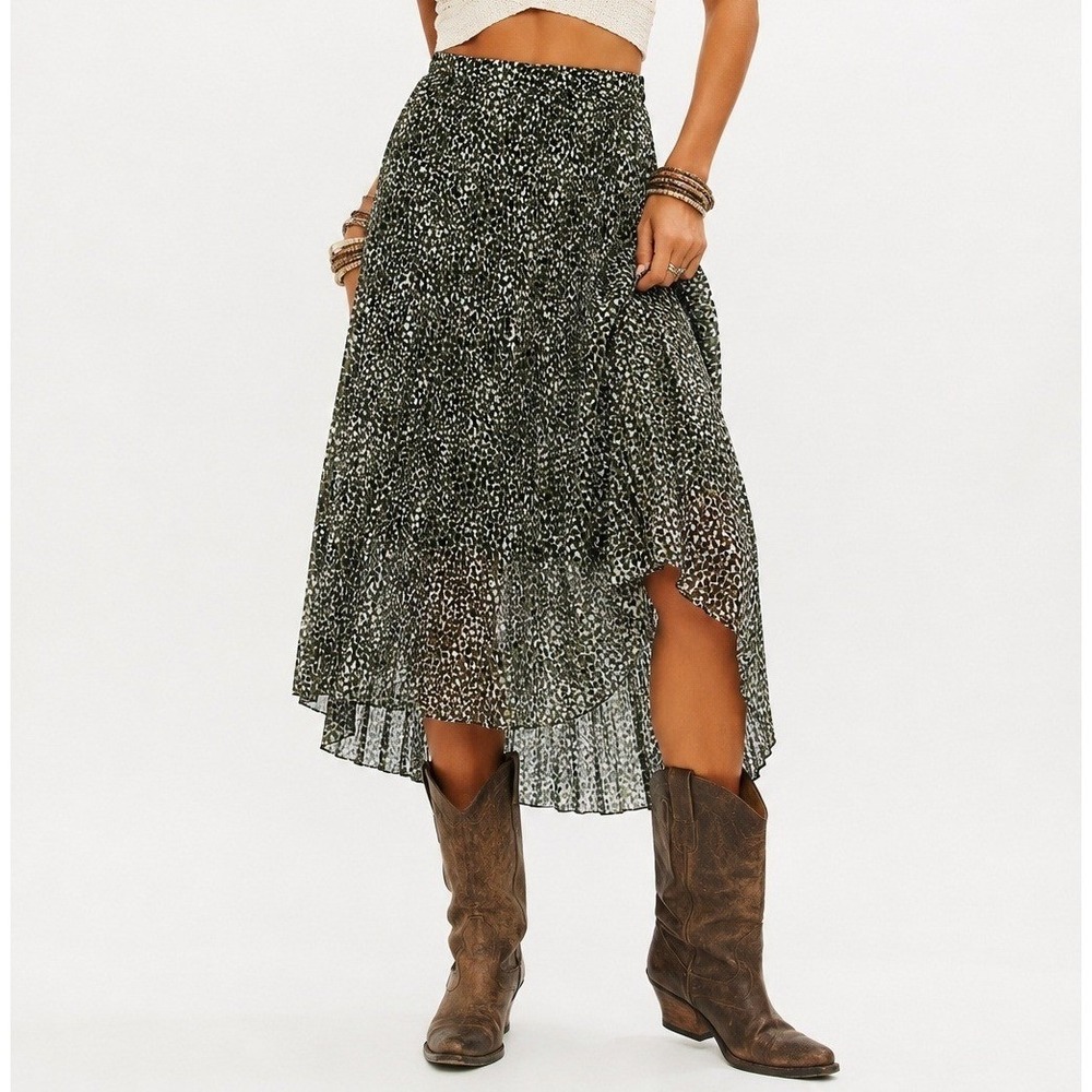Skies Are Blue Green Leopard Pleated High Low Midi Skirt NWT‎ Size M NWT